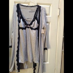 🆕Rosie Pope night gown🆕